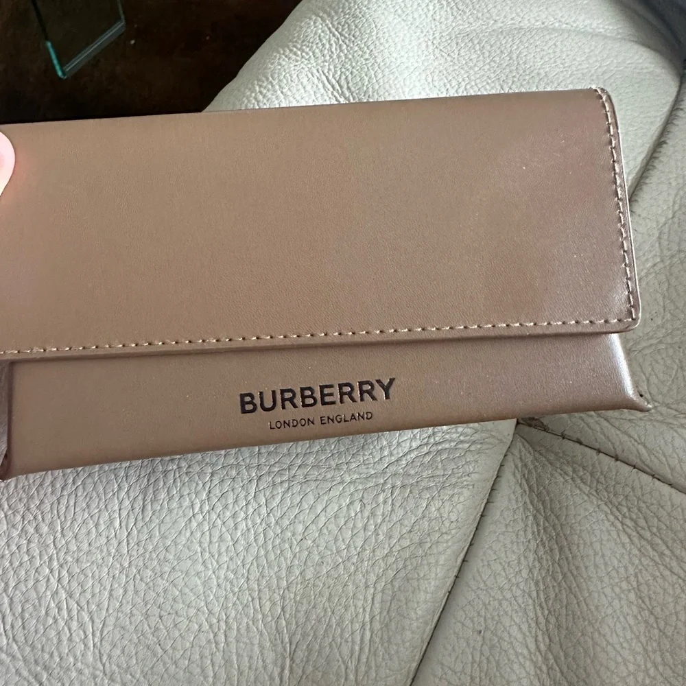 Burberry Brown sunglasses - Picture 3 of 3